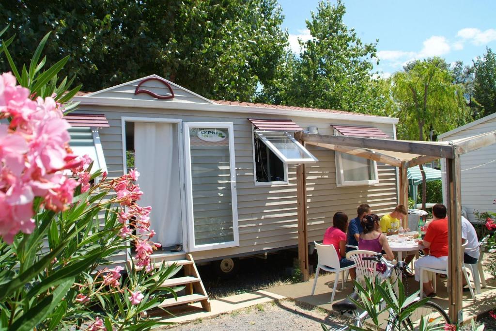 Camping Resort Les Champs Blancs Агд Номер фото