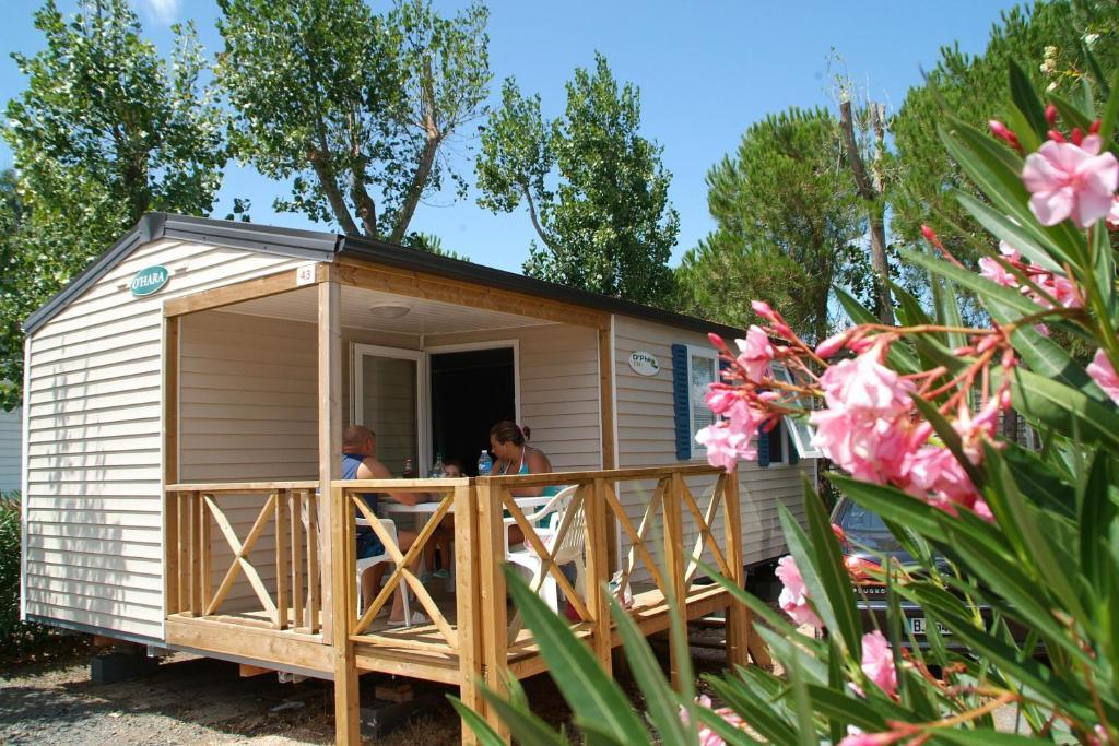 Camping Resort Les Champs Blancs Агд Номер фото